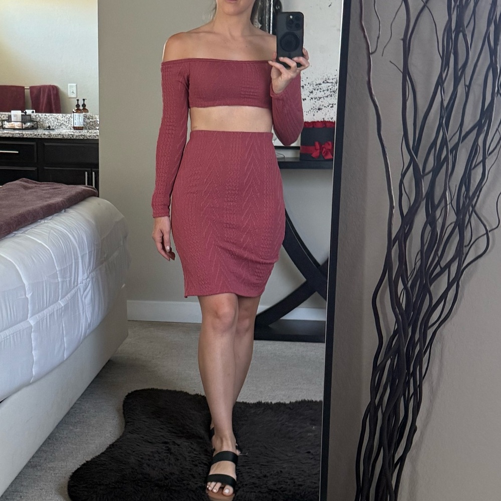 Stylish Pink/Rose Crop and Skirt Set - Picture 4 of 4